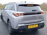 Neu Peugeot 5008 Allure 145 PS (106 kW) 2025 Grau SUV