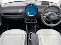 Begagnad Mini Cooper Hatch 133 kW (181 HK) 2024 Vit Halvkombi