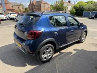 Używany Dacia Sandero Stepway Ambiance 90 KM (66 kW) 2017 Niebieski Hatchback