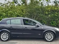 Used Vauxhall Astra Design Edition 2006 Black Hatchback