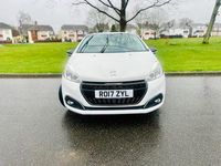 Used Peugeot 208 80 HP (58 kW) 2017 White Hatchback