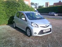 Begagnad Toyota Aygo 68 HK (50 kW) 2012 Silver Halvkombi
