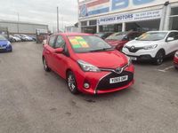 Używany Toyota Yaris 69 KM (50 kW) 2015 Czerwony Hatchback