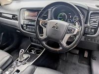 Używany Mitsubishi Outlander P-HEV 2018 Biały SUV