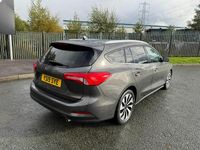 Usado Ford Focus Zetec 120 CV (88 kW) 2019 Gris Familiar