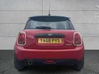 Used Mini Cooper Classic 134 HP (98 kW) 2018 Red Hatchback