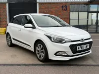 Used Hyundai i20 Premium 84 HP (61 kW) 2017 White Hatchback