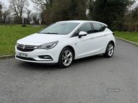 Used Vauxhall Astra SRi 150 HP (110 kW) 2017 White Hatchback