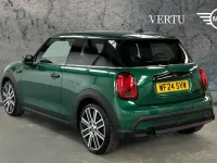 Begagnad Mini Cooper Exclusive 136 HK (100 kW) 2024 Grön Halvkombi