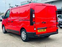 Used Renault Trafic Business 2018 Red MPV
