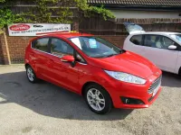 Usado Ford Fiesta Zetec 82 HP (60 kW) 2014 Vermelho Citadino