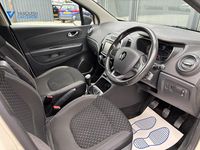 Used Renault Captur Dynamique 90 HP (66 kW) 2018 Cream/black SUV