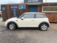Usado Mini Cooper D Hatch 116 CV (85 kW) 2016 Blanco Utilitario