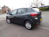 Begagnad Dacia Sandero Comfort 91 HK (66 kW) 2022 Grå Halvkombi
