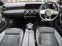 Usado Mercedes A200 AMG line 150 CV (110 kW) 2019 Negro Utilitario