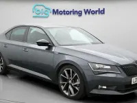 Usado Skoda Superb SportLine 150 CV (110 kW) 2018 Gris Utilitario