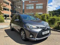 Used Toyota Yaris 99 HP (72 kW) 2015 Grey Hatchback