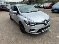 Używany Renault Clio IV Iconic 90 KM (66 kW) 2019 Srebrny Hatchback