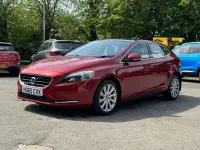 Usado Volvo V40 SE Lux 2015 Rojo Utilitario