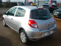 Used Renault Clio Extreme 73 HP (53 kW) 2009 Silver Hatchback