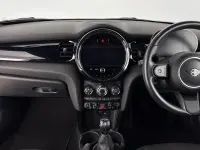 Używany Mini Cooper Classic 134 KM (98 kW) 2022 Niebieski Hatchback