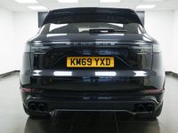 Used Porsche Cayenne Turbo 550 HP (404 kW) 2019 Black SUV
