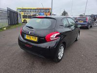 Gebraucht Peugeot 208 Active 68 PS (50 kW) 2015 Schwarz Kleinwagen