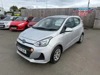 Usado Hyundai i10 SE 66 CV (48 kW) 2017 Plateado Utilitario