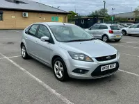 Begagnad Ford Focus Zetec 123 HK (90 kW) 2008 Silver Halvkombi