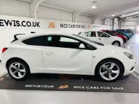 Second-hand Vauxhall Astra GTC SRi 140 CP (102 kW) 2016 Alb Coupe