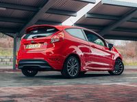 Used Ford Fiesta Zetec 125 HP (91 kW) 2013 Red Hatchback
