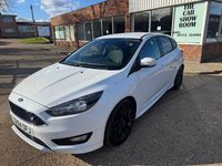 Used Ford Focus Zetec 115 HP (84 kW) 2014 White Hatchback