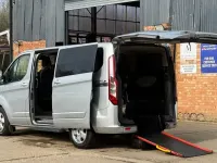 Usado Ford Tourneo Titanium 130 CV (95 kW) 2017 Plateado Monovolumen