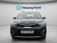 Usado Kia Stonic 98 CV (72 kW) 2025 Negro SUV