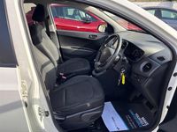 Gebraucht Hyundai i10 67 PS (49 kW) 2020 Weiß Kleinwagen