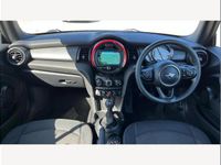 Usado Mini Cooper Cabriolet Classic 134 HP (98 kW) 2019 Prateado Cabrios