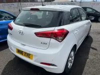 Used Hyundai i20 SE 84 HP (61 kW) 2016 White Hatchback