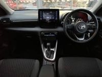 Used Toyota Yaris Hybrid 116 HP (85 kW) 2023 White Hatchback