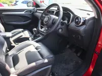 Usado MG ZS Exclusive 106 CV (77 kW) 2024 Rojo SUV