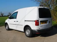 Usado VW Caddy Startline 102 CV (75 kW) 2017 Blanco Monovolumen
