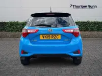 Used Toyota Yaris Hybrid 100 HP (73 kW) 2019 Blue Hatchback