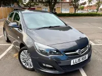 Used Vauxhall Astra Excite 100 HP (73 kW) 2015 Grey Hatchback