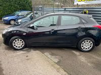 Begagnad Hyundai i30 Classic 100 HK (73 kW) 2013 Svart Halvkombi
