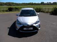 Usado Toyota Yaris Hybrid 2018 Plateado Utilitario