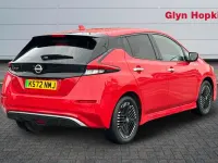 Begagnad Nissan Leaf Tekna 110 kW (150 HK) 2022 Röd Halvkombi