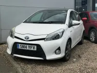 Used Toyota Yaris Hybrid Trend 2014 White Hatchback