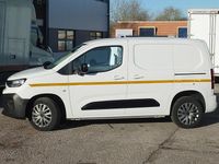 Begagnad Citroën Berlingo 100 HK (73 kW) 2024 Vit Minibuss
