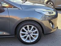 Usado Ford Fiesta Titanium 100 HP (73 kW) 2018 Cinzento Citadino