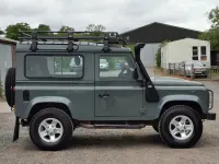 Used Land Rover Defender 122 HP (89 kW) 2012 Green Estate