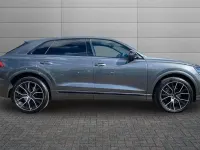 Begagnad Audi Q8 Black Edition 340 HK (250 kW) 2023 Grå SUV